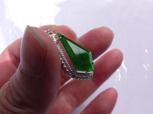 ろうかん翡翠ペンダント