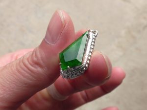 ろうかん翡翠ペンダント