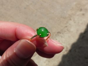 ろうかん翡翠１８金リング　綺麗な瞳