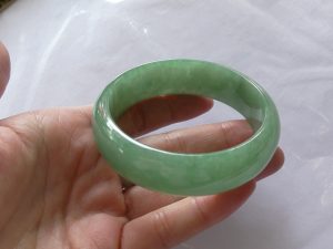 高級翡翠バングル