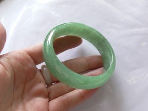 高級翡翠バングル