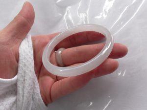 氷翡翠バングル