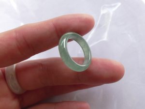 格安氷翡翠くりぬきリング　おふさ