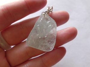氷翡翠ペンダント