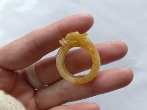 黄翡翠カービングリング