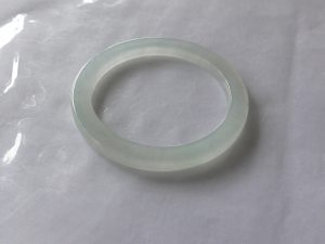 氷翡翠バングル