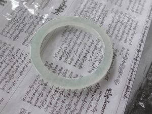 氷翡翠バングル