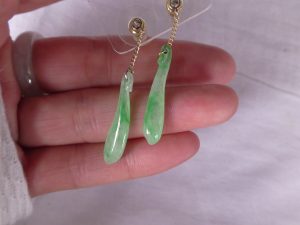 氷翡翠カービングピアス
