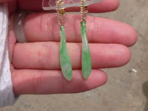 氷翡翠カービングピアス