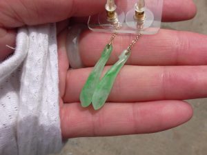 氷翡翠カービングピアス
