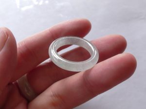 くりぬき氷翡翠リング２０号　オン