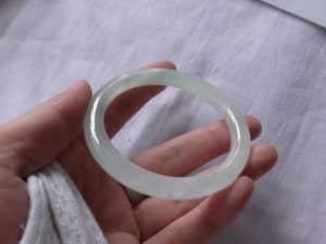 氷翡翠バングル