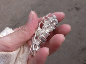 ろうかん翡翠ブローチ