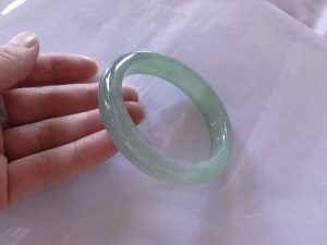 氷翡翠バングル