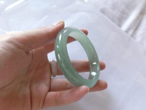 氷翡翠バングル