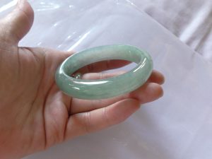 氷翡翠バングル