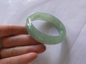 氷翡翠バングル