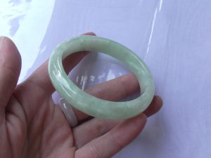 本翡翠バングル