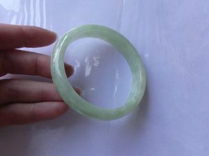 本翡翠バングル
