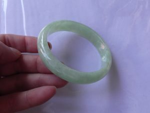 本翡翠バングル