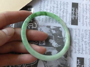 本翡翠バングル