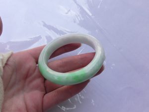 本翡翠バングル