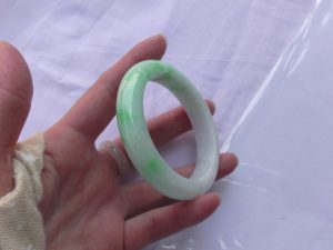 本翡翠バングル