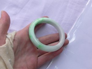 本翡翠バングル