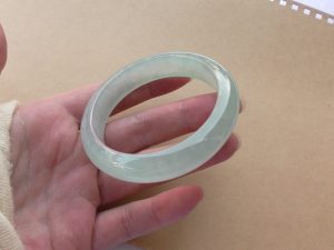 氷翡翠バングル