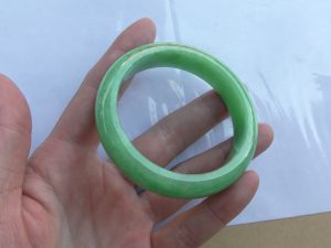 本翡翠バングル