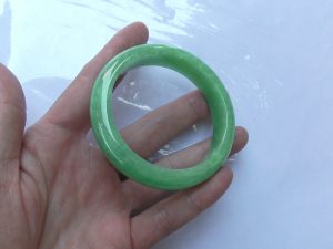 本翡翠バングル