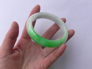 高級翡翠バングル