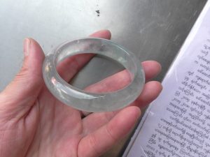 氷翡翠バングル　浮遊感