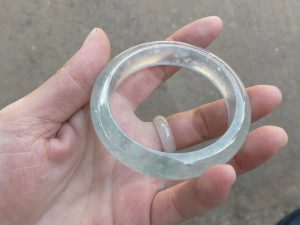 氷翡翠バングル