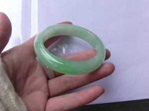高級翡翠バングル　白雲