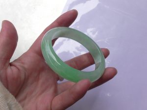 翡翠バングル