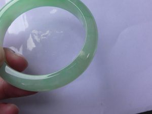 翡翠バングル