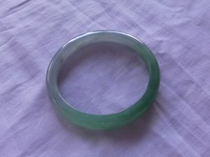 氷翡翠バングル