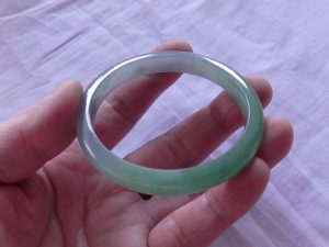氷翡翠バングル