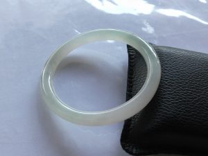 アイスプリンセス翡翠バングル