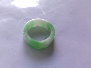 くりぬき翡翠リング
