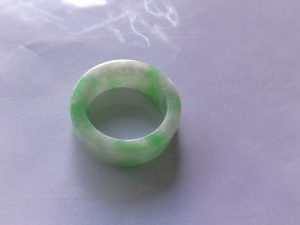 くりぬき翡翠リング
