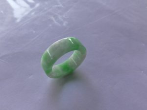 くりぬき翡翠リング
