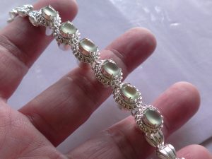 氷翡翠ルースブレスレット