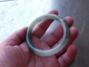 プリンセス氷翡翠バングル