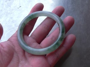 プリンセス氷翡翠バングル