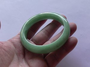 本翡翠バングル
