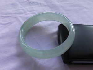 氷翡翠バングル