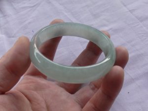 氷翡翠バングル