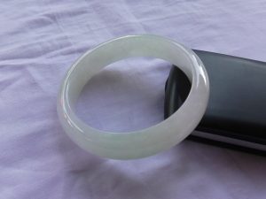 本翡翠バングル